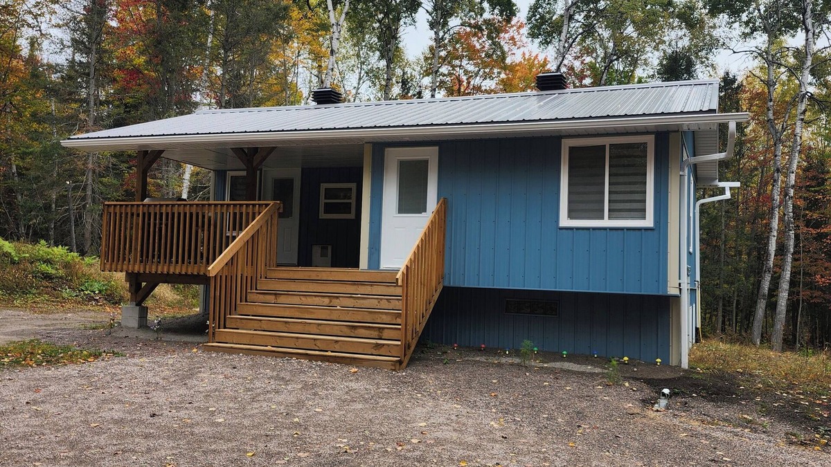 Chisholm Cottage | Jake's Place - A Peaceful and Private Wildlife Retreat. (hunt, fish and more!)