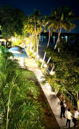 Kollam Bed & Breakfast | Jaladarshini Lakeside Gardens