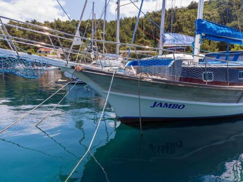 Rogoznica Boat Rental | Jambo die etwas andere Ferienwohnung am(im) Meer