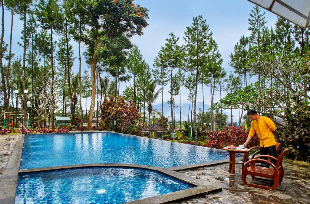 Jambu Luwuk Resort | Jambuluwuk Convention Hall & Resort Puncak
