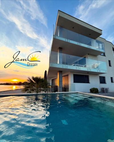 Privlaka Apartment | JamC Dream direkt am Meer mit beheiztem Pool