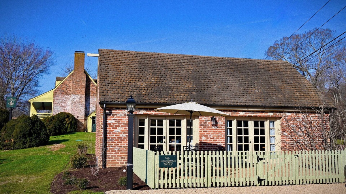 New Kent House | James Armistead Lafayette Cottage: 3BR, New Kent