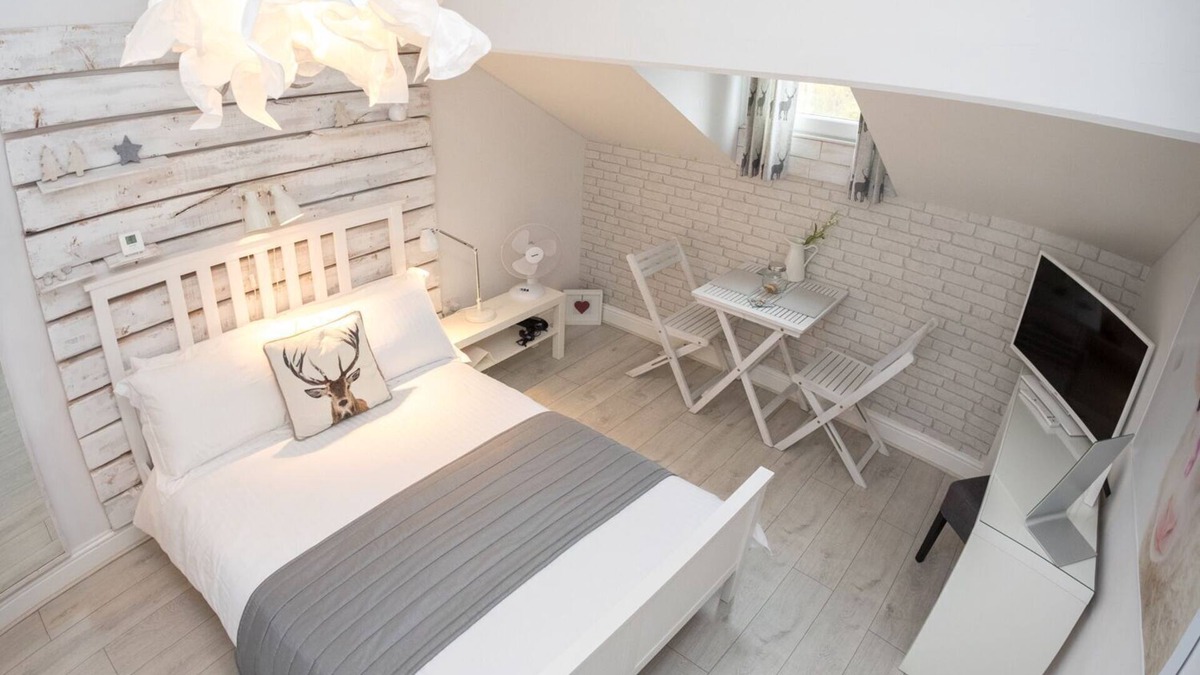 Dowlais Apartment | James' Place Dowlais Self Catering Studio 6 Taffy