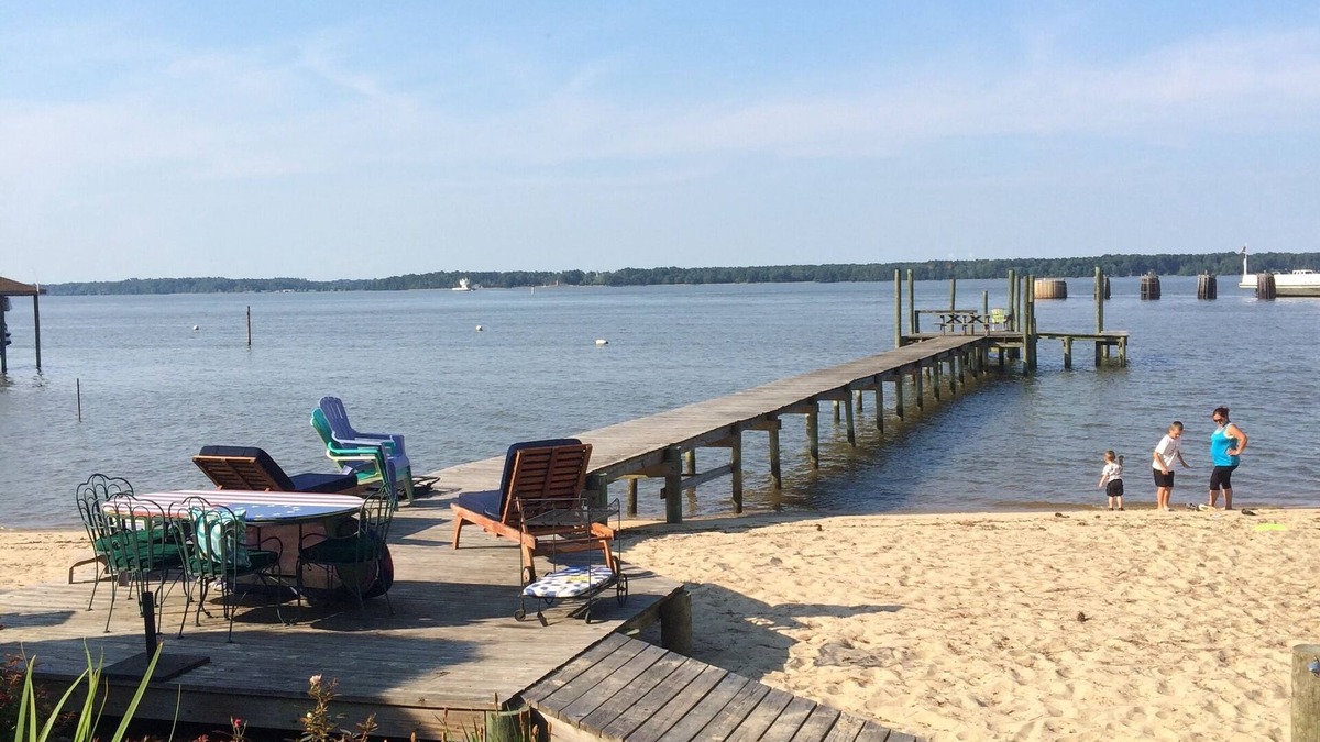 Surry Cottage | James River Beach Retreat - Last Minute Rate- Williamsburg - Ferry End Cottages
