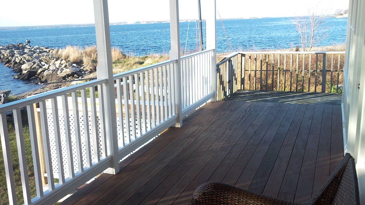 Jamestown Shores House | Jamestown Shores Waterfront Beachfront w/Mooring And Sunset Views