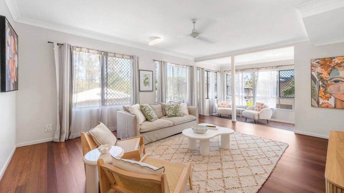 West Gladstone Apartment | Jamie's - Steps to Gladstone Hospital & City Centre