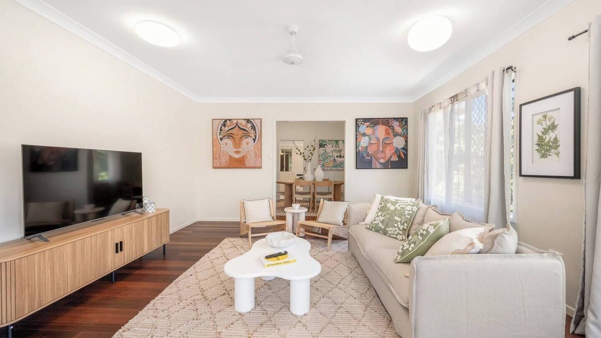 West Gladstone Apartment | Jamie's - Steps to Gladstone Hospital & City Centre