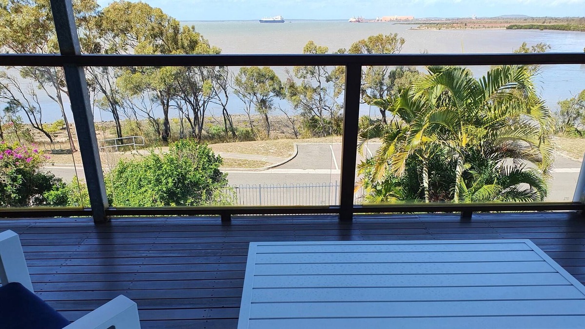 Barney Point Apartment | Jan's pet friendly fully furnished unit with harbour views and sea breezes