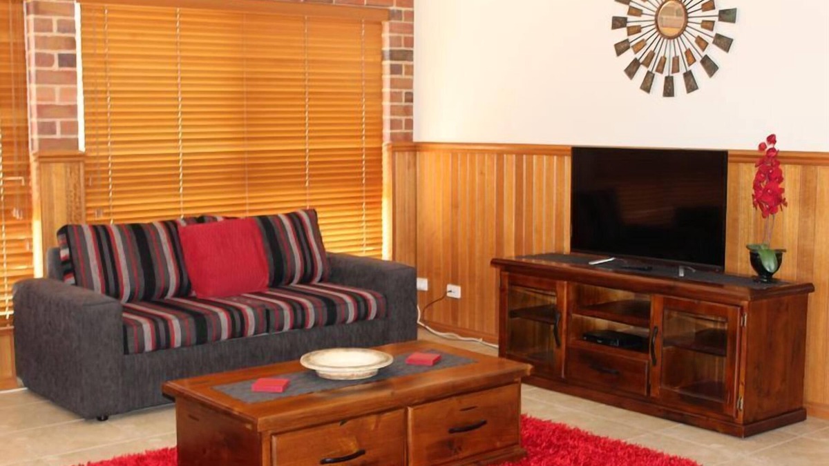 Swan Hill House | Jana Manor 4 Townhouse Swan Hill