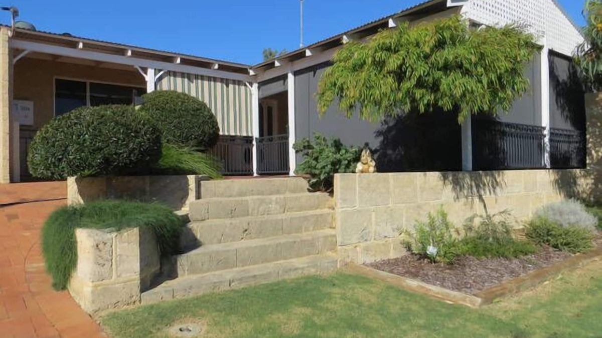 Guilderton House | Jane's Beach House - Bed linen supplied - Pet Friendly - No cleaning fees
