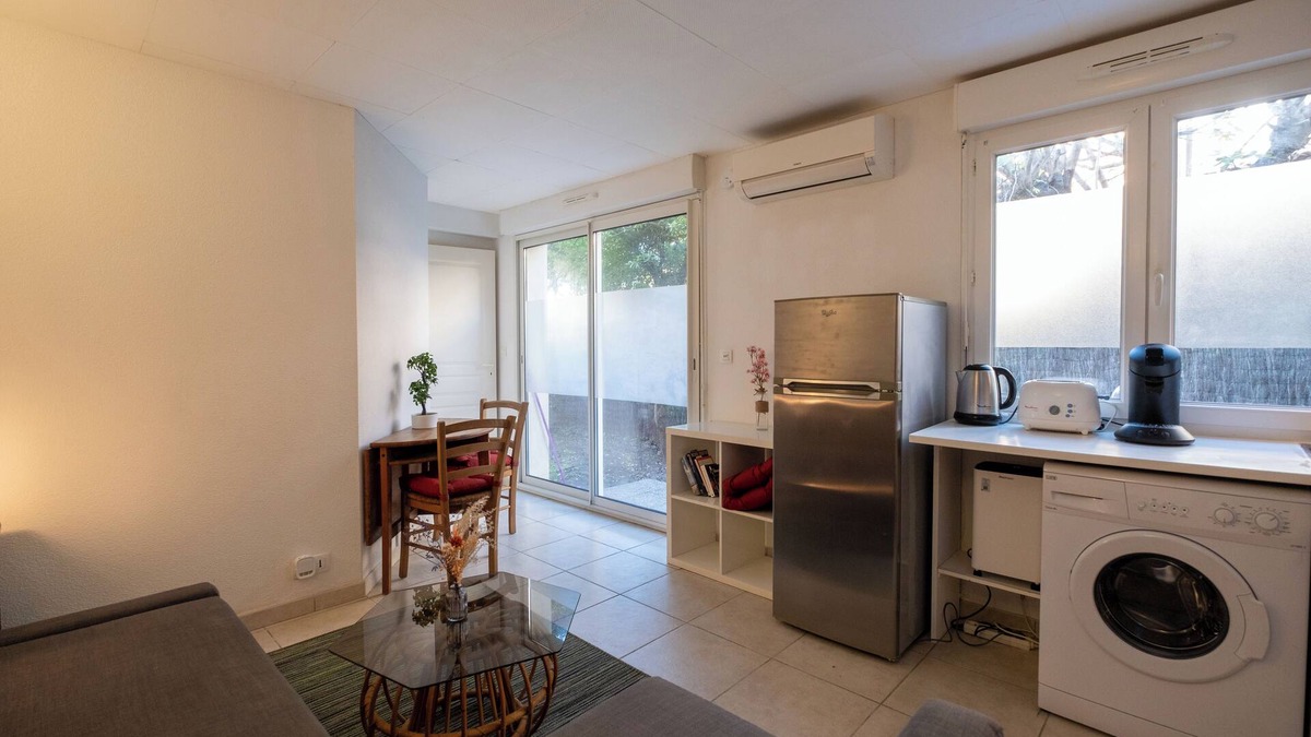 Saint - Michel Apartment | Japanese calm - a stone's throw from the Metro and Stadium