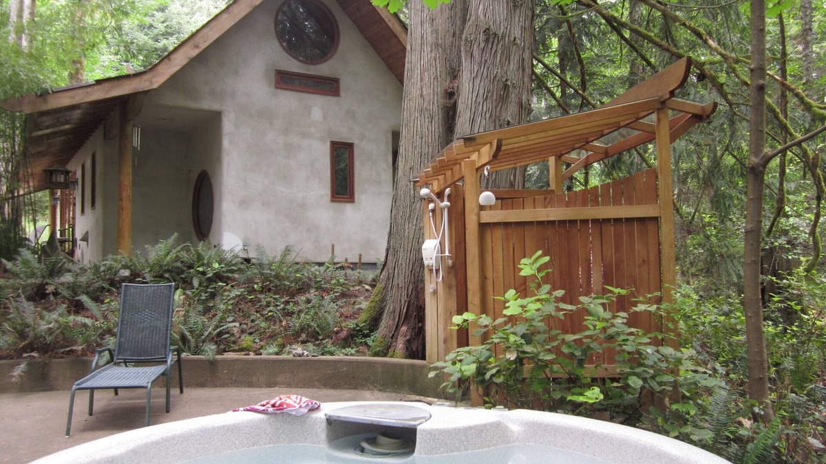 Salt Spring Island Bed & Breakfast | Japanese style Forest House on 6 acres offers hot tub, unique beauty and quiet.