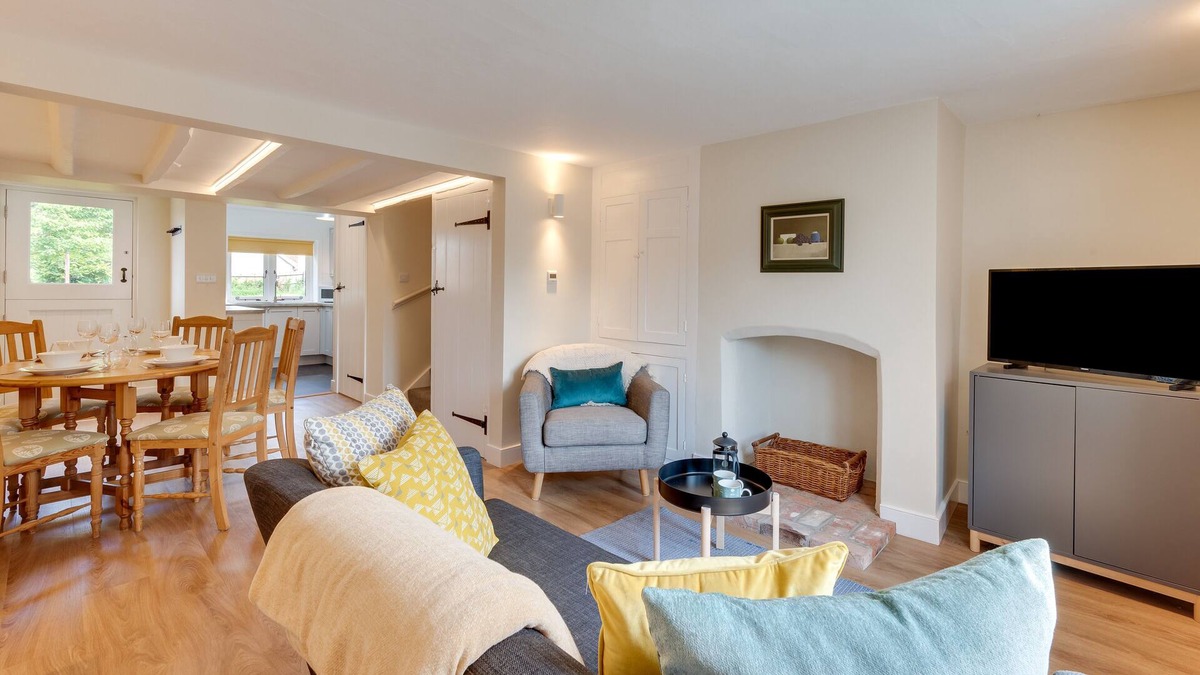 Wenhaston House | Japonica Cottage - One Bedroom House, Sleeps 2