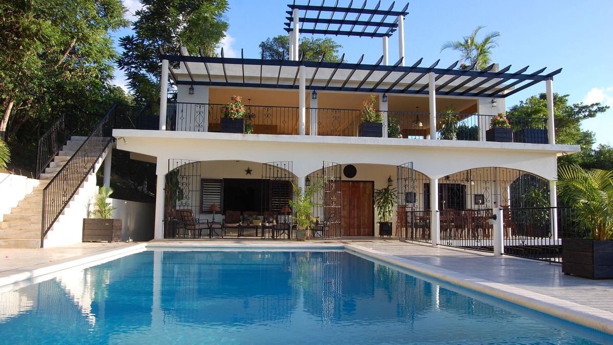 Runaway Bay Villa | Jaquar Villas - Exclusive 20 bedroom Property for Reunions, Weddings, events