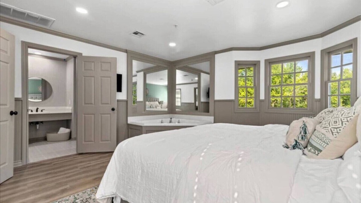 Ramona Cabin | Jarrett Farm Resort - Suite 10