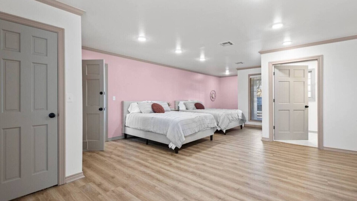 Ramona Cabin | Jarrett Farm Resort - Suite 11