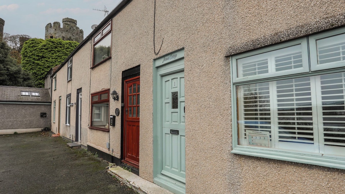 Conwy Cottage | JASMIN COTTAGE, pet friendly, luxury holiday cottage in Conwy