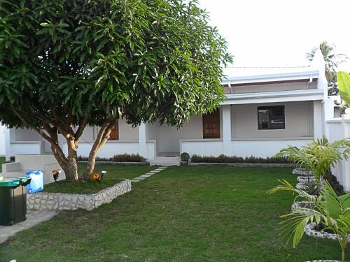 Moalboal House | Jasmin's Room Rental
