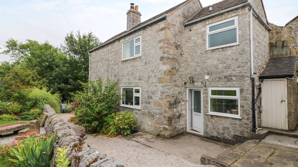 Youlgreave Cottage | JASMINE COTTAGE, character holiday cottage in Youlgreave