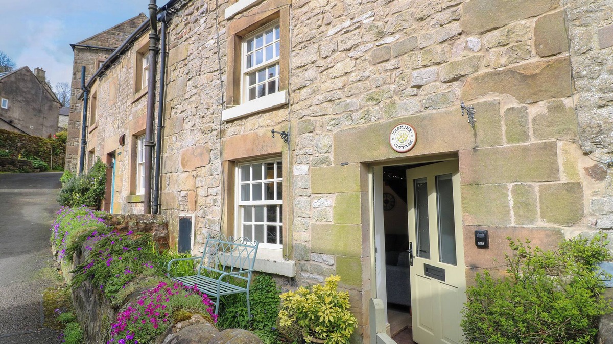 Winster Cottage | JASMINE COTTAGE, family friendly, with open fire in Winster