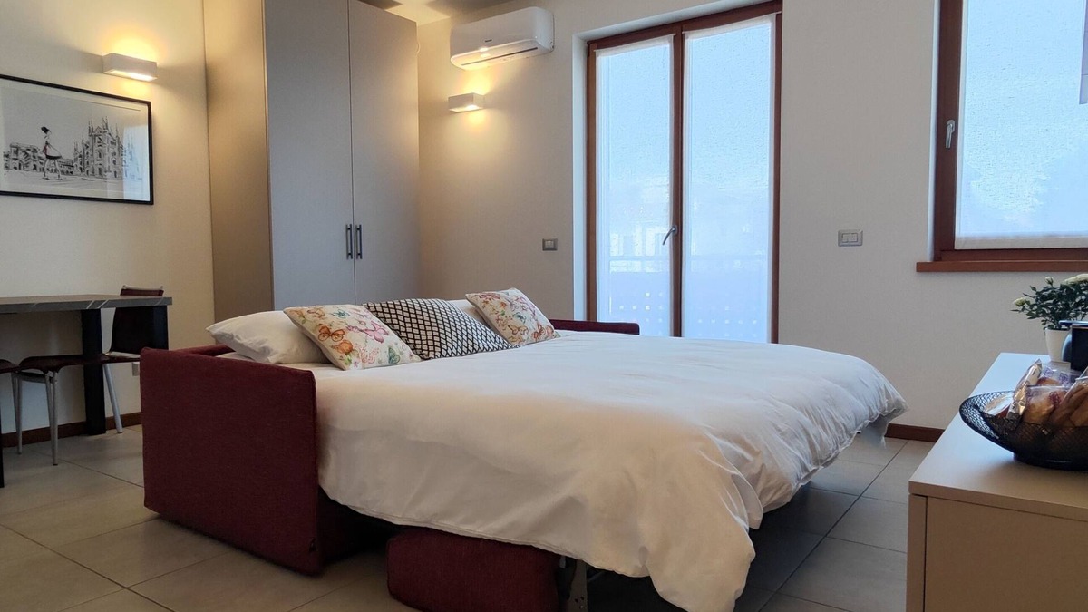 Busto Arsizio Apartment | JASMINE Malpensa Express & train to Milano