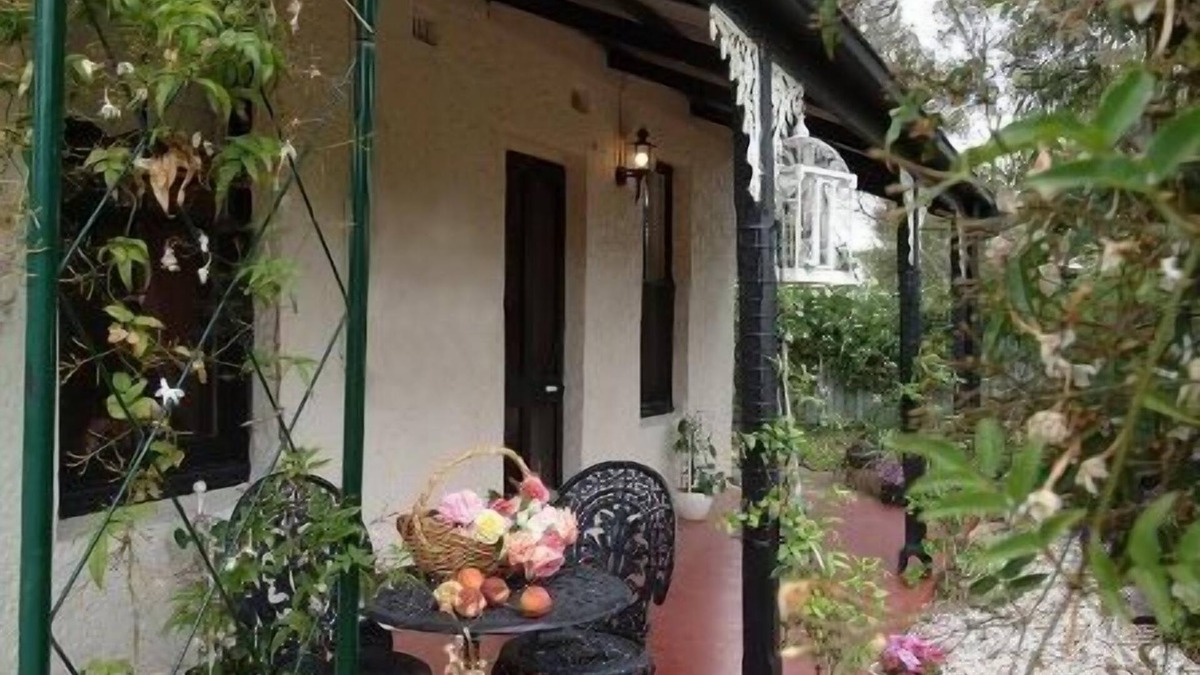 Lyndoch House | Jasmine's Cottage Barossa Valley Vineyard Views