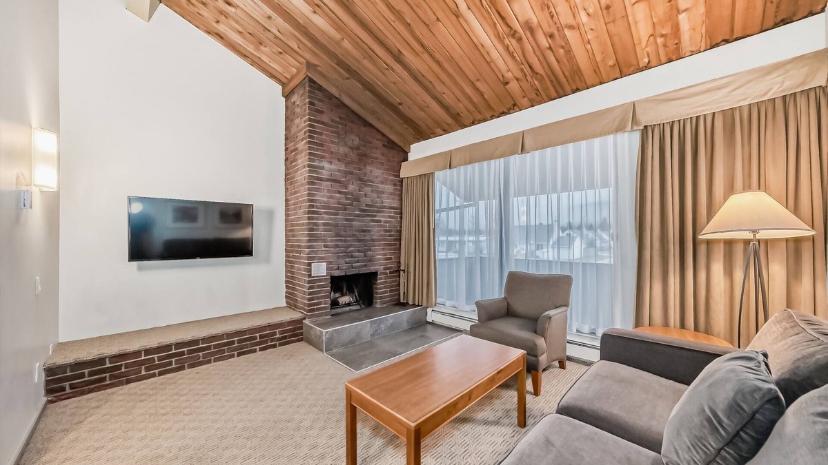 Jasper Hotel | Jasper Inn & Suites by INNhotels