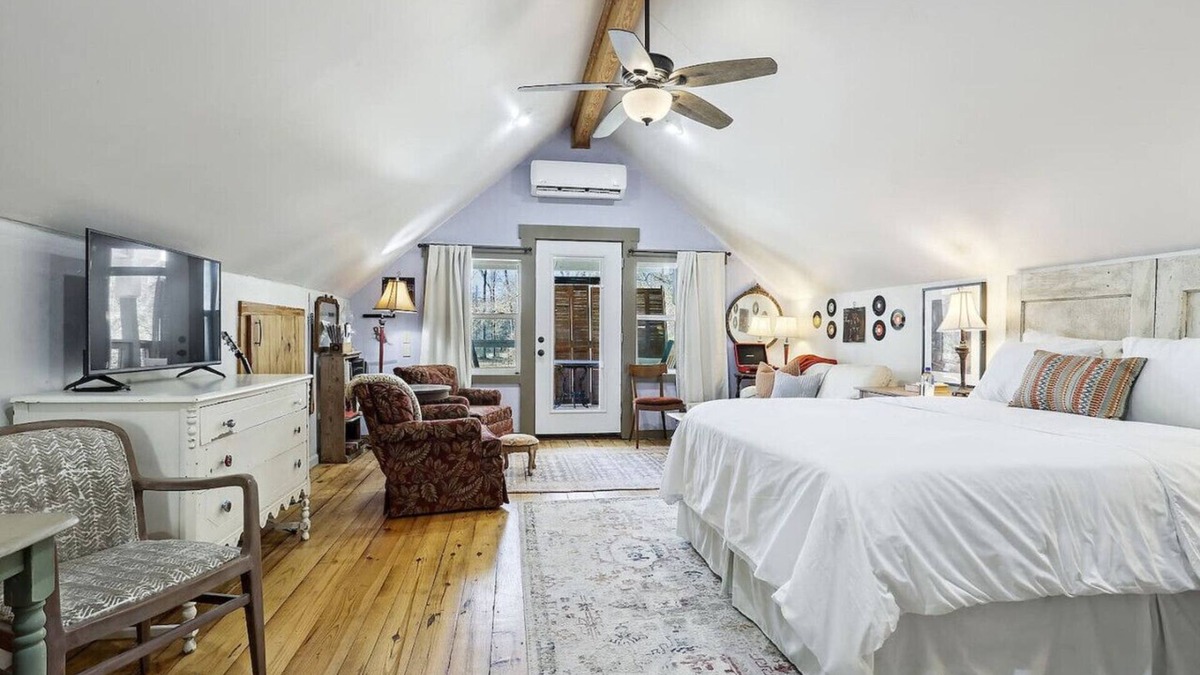 St. Francisville Apartment | Jasperilla Music Loft by Louisiana Hospitality Group