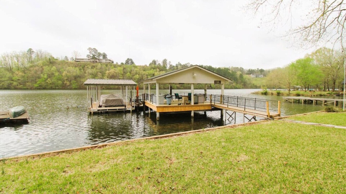 Jones Mills House | Jax's Hot Springs Lake House