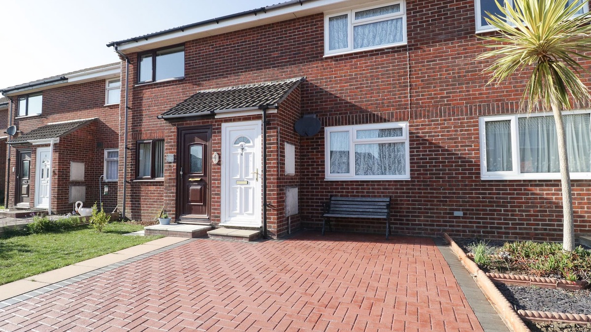 Wyke Regis Cottage | JAY COTTAGE, pet friendly, country holiday cottage in Weymouth