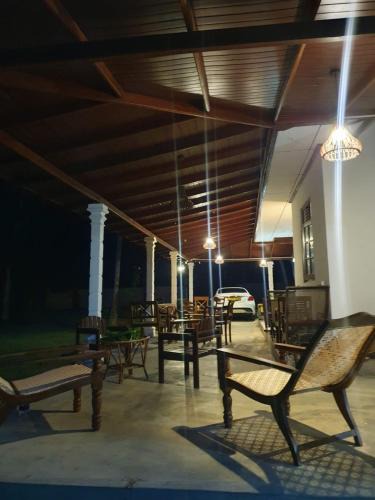 Padukka Hotel | JAYANDRA HOLIDAY BUNGALOW