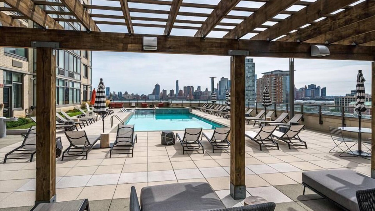 Hudson Exchange Apartment | JC PATH 2 BR | Linens/Towels | Gym + Rooftop