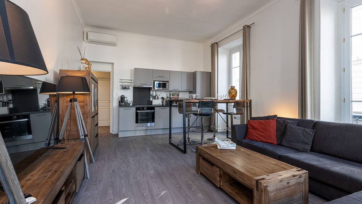 Centre Ville-Gare Apartment | Jean Medecin Av - Large 2 Bdrs Central/AC