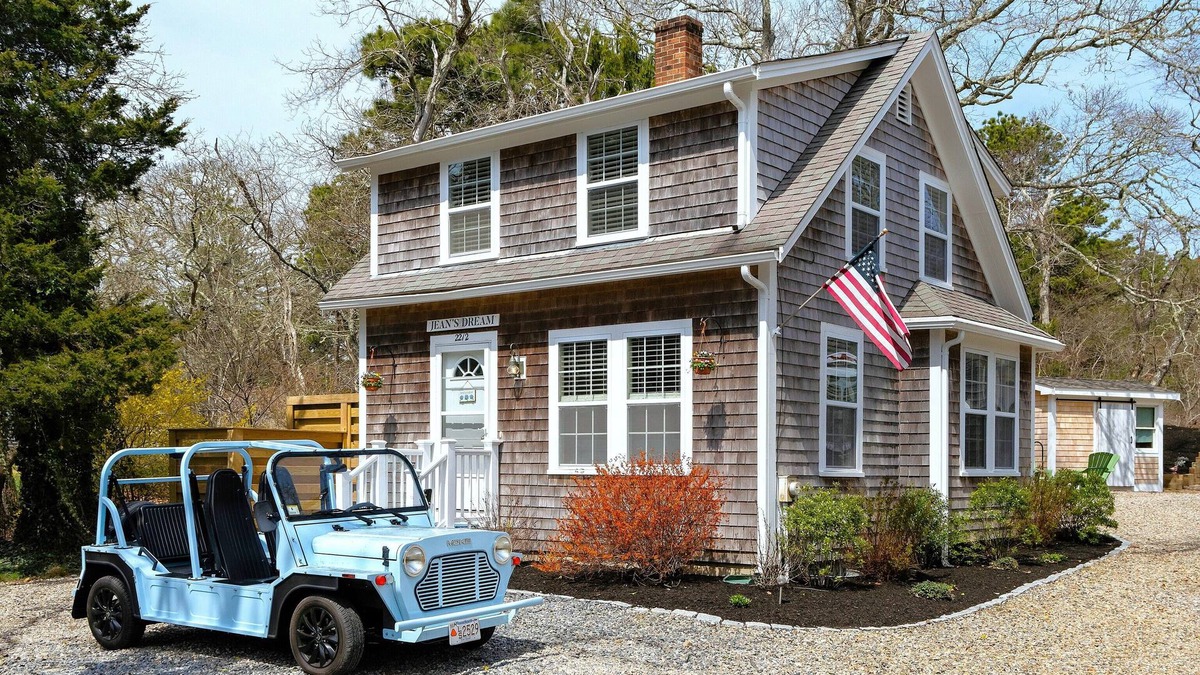 South Chatham House | Jean's Dream - Newly Renovated Cape House .9Miles from the Beach