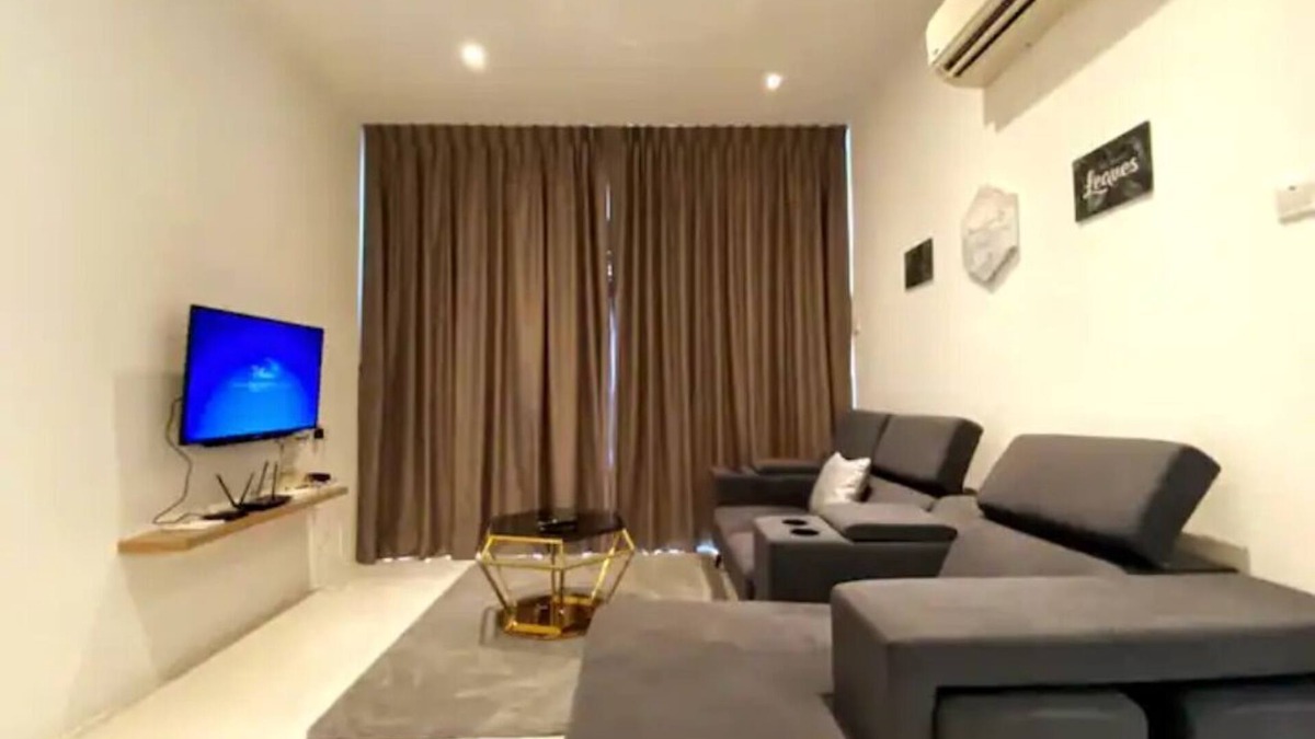 Kuching House | Jeff and Ricky Homestay 43 @ Gala City Residence