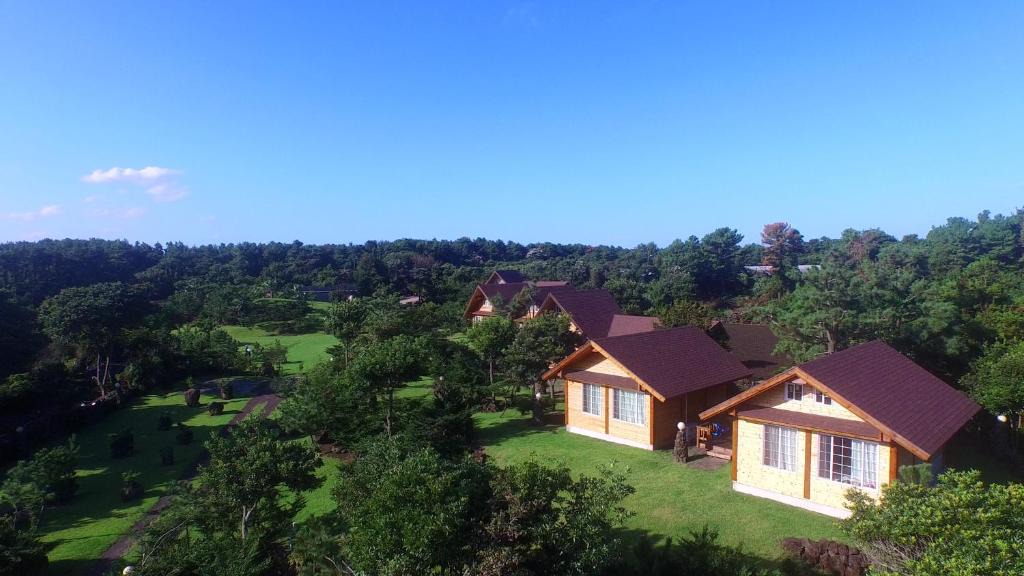 Seongsan House | Jeju Bille Log Pension