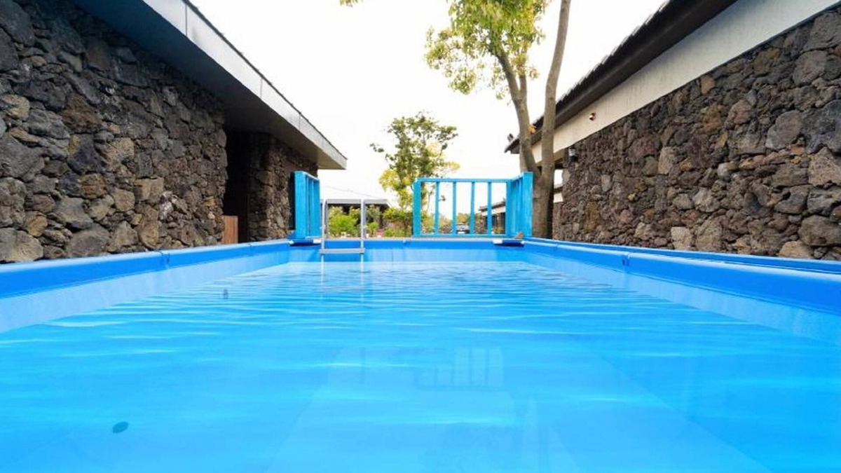 Sehwa-ri House | Jeju Bizagot Pension
