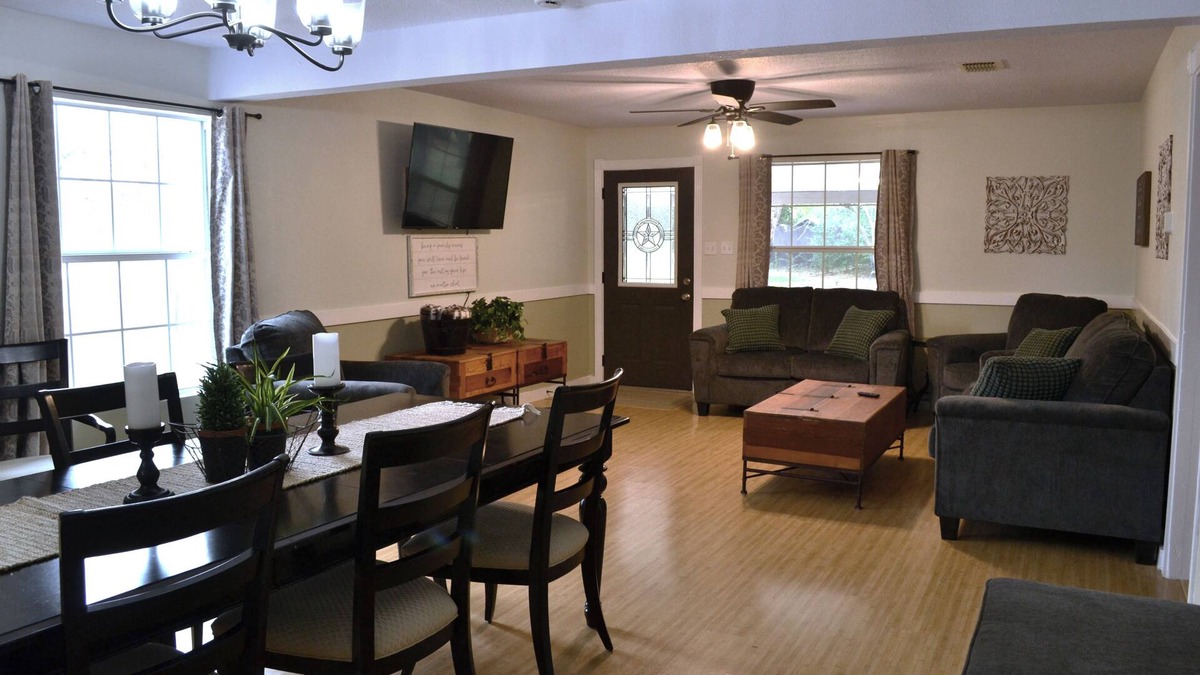 Nolanville House | Jenkfarm Getaway is a charming, family friendly, home located in Nolanville, Tx