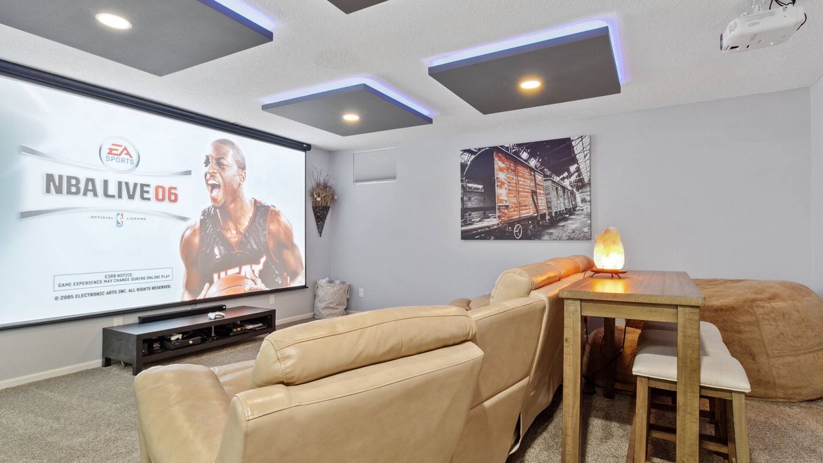 Blaine House | JENKINS RETREAT w/private hot tub & theater