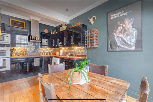 Hackney Downs Apartment | Jenner 2 Bedroom and 1-Bathroom Apartment