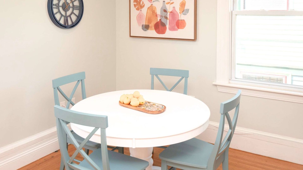 Wayland Apartment | Jennifer's College Hill Apartment Close to Everything