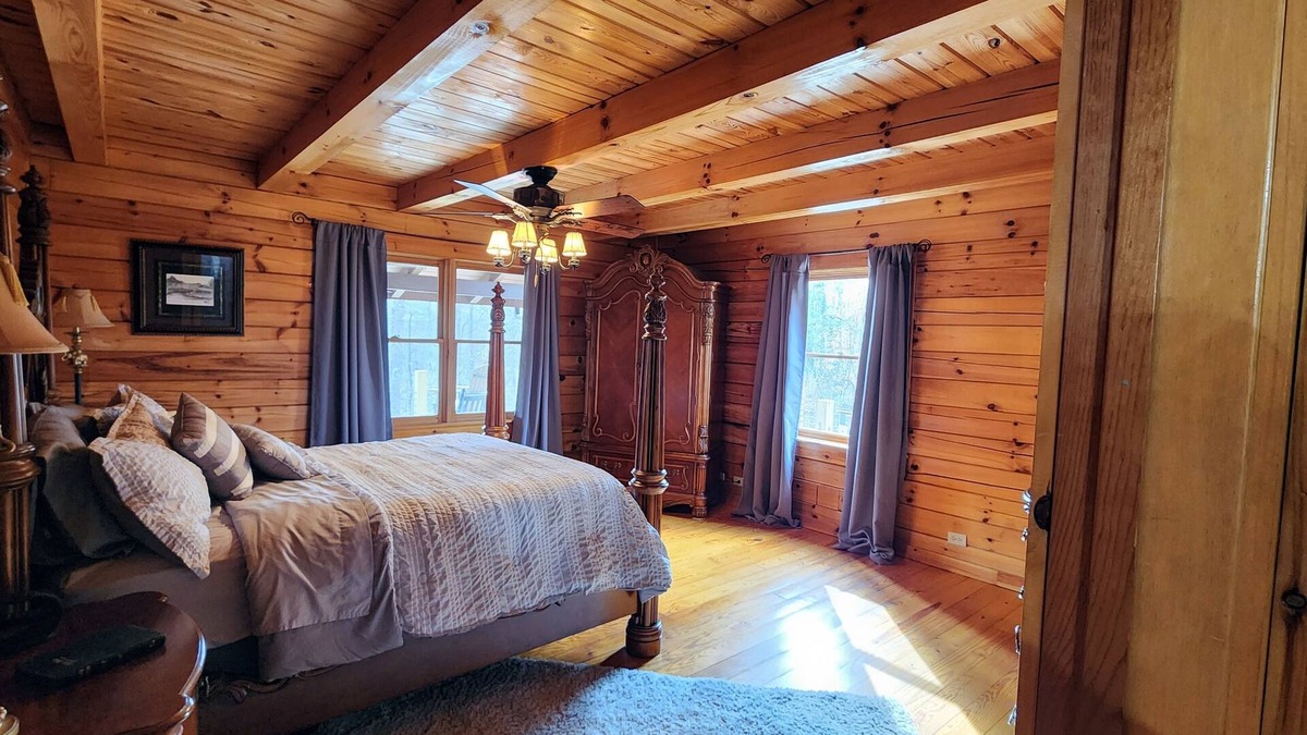 Lenoir Cabin | JennyBud Cabin. Private with HotTub and Firepit.