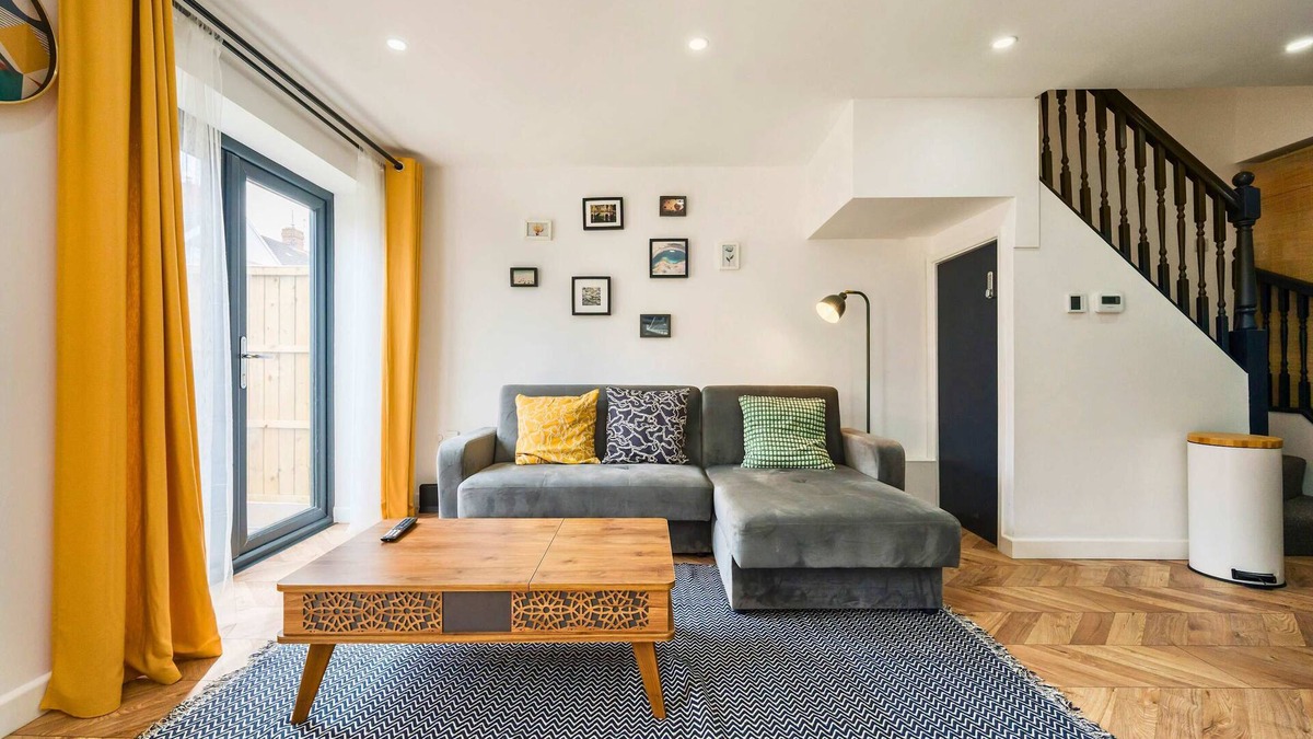 Hanham House | Jersey King - Stylish Bristol House!
