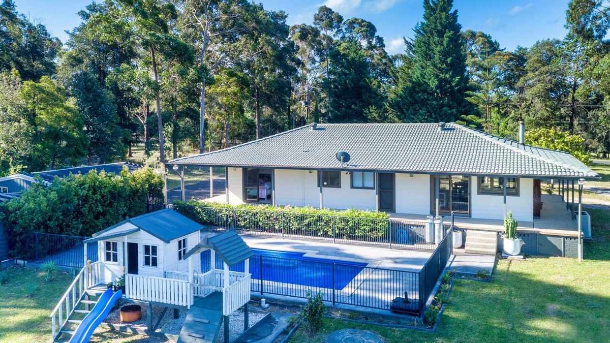 Tomerong House | Jervis Bay Luxe Rural Family Retreat in on 5 acres with Fireplace & Private Pool