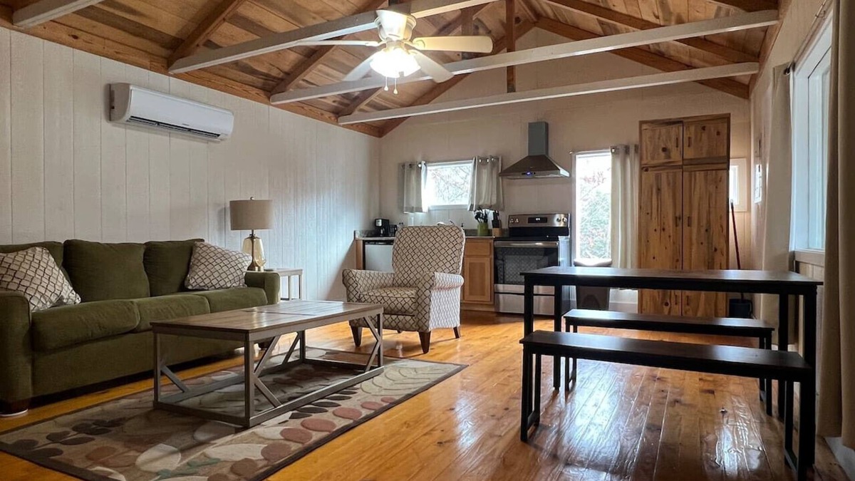 Waynesboro Cabin | Jessie's Hideaway Cherokee Rd
