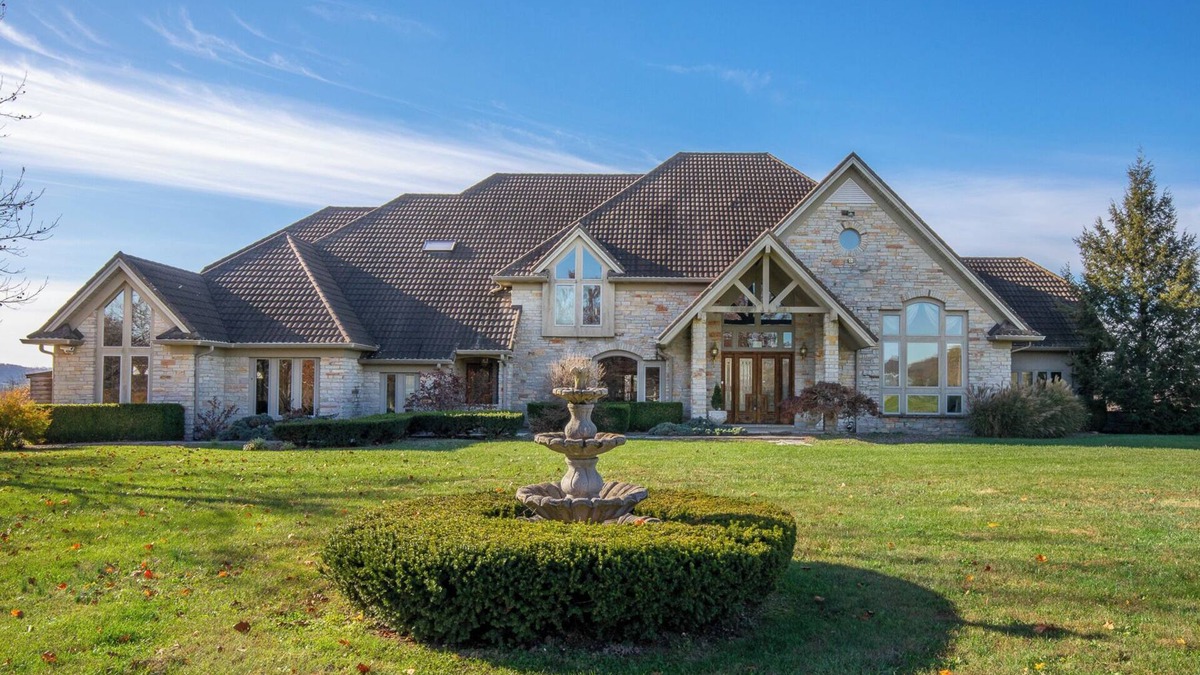 Hermann House | Jett Manor - Hermann, MO 13-Acre Private Estate w/Hot Tub, Sauna & Scenic Views
