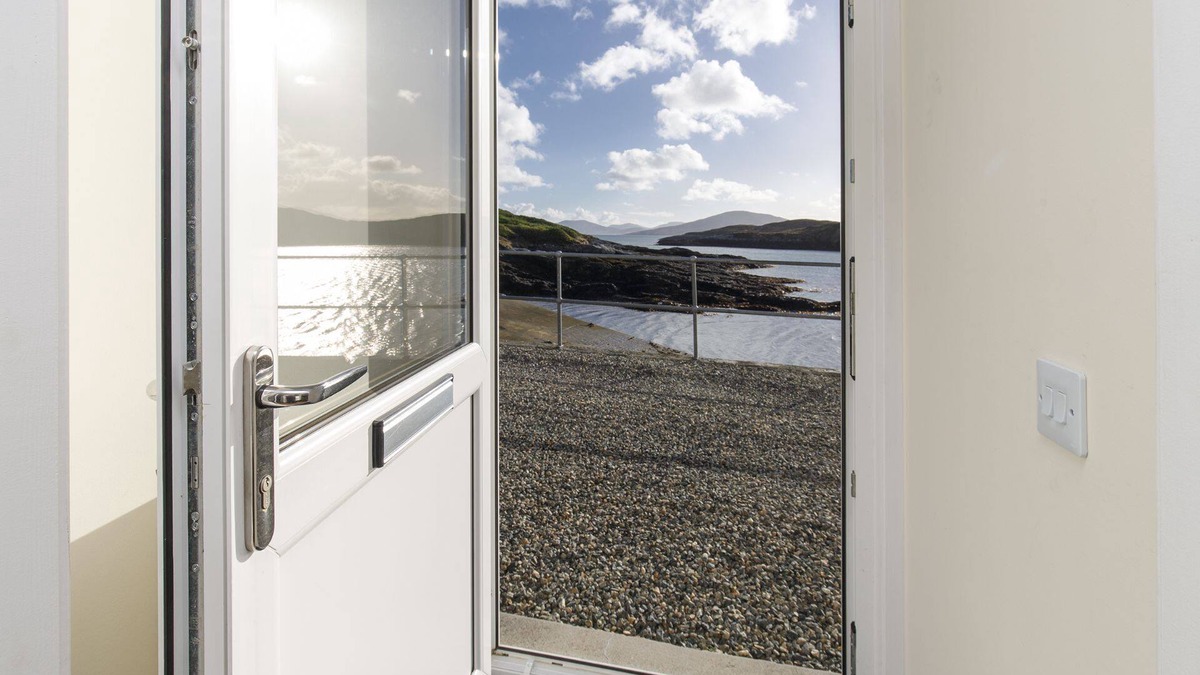 Harris Apartment | Jetty Cottage - A modern cottage with views of South Harris and the Castle
