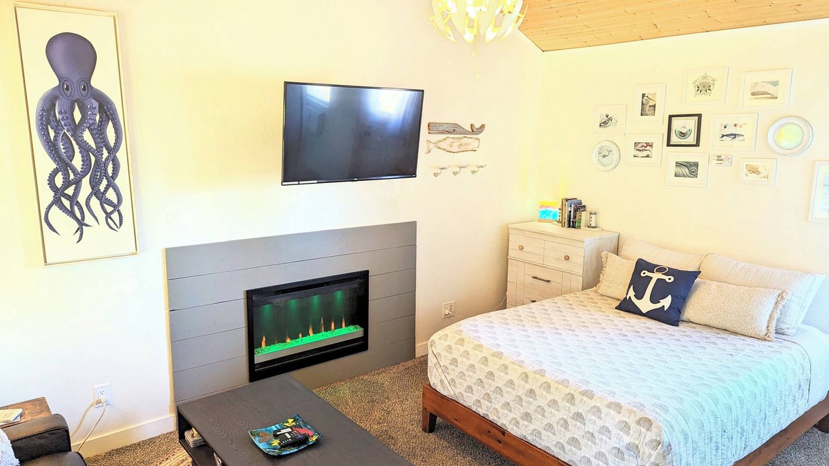 Lincoln City Cottage | Jetty Cozy Cottage-Rustic Nature Getaway for Two-Fire Pit-Block to Siletz Bay!