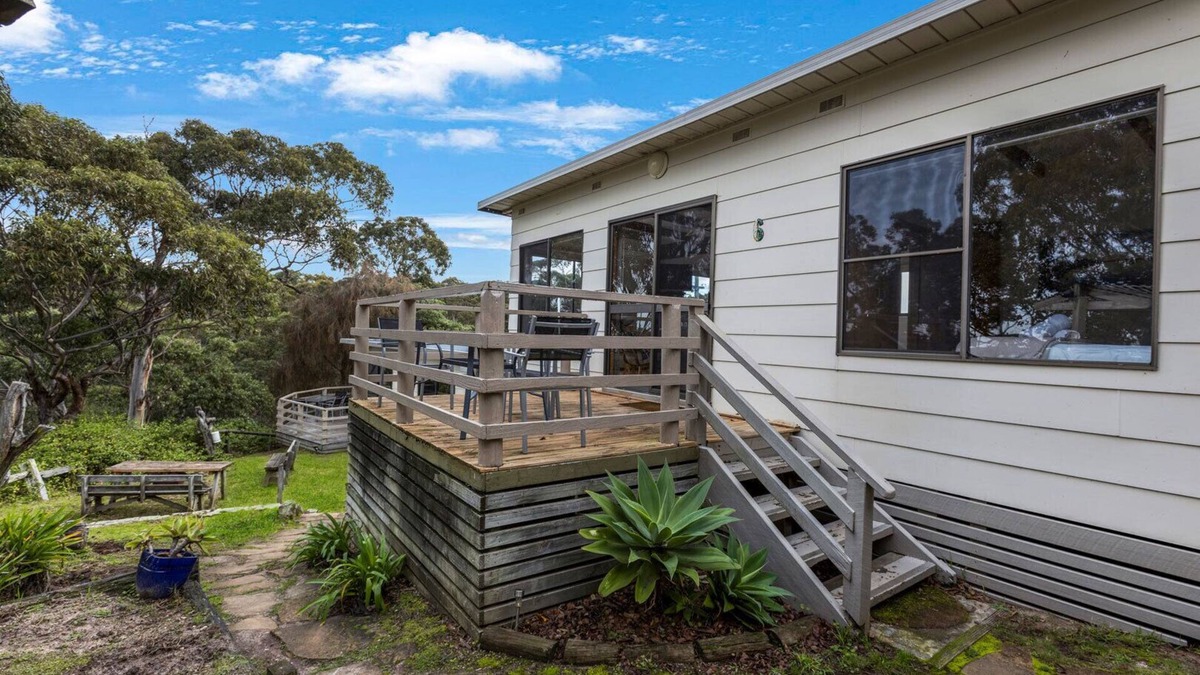 Nungurner House | Jetty View: Bellbird Cabin - Feel a sense of nature in this rural environment