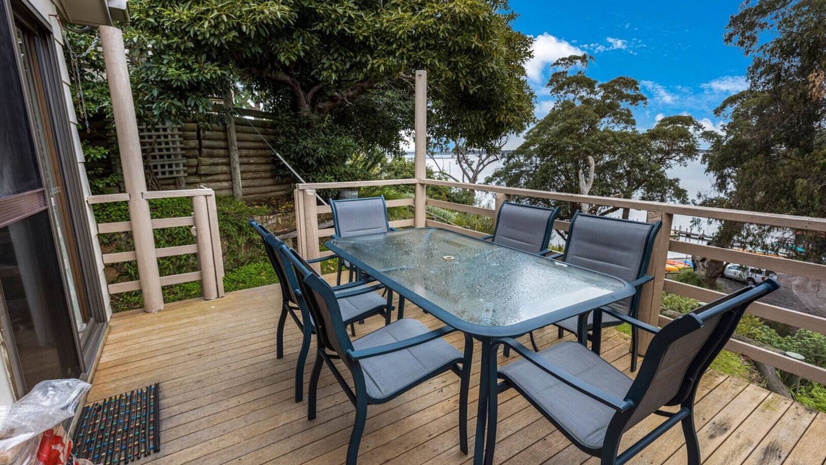 Nungurner House | Jetty View: Pelican Cabin - Feel a sense of nature in this rural environment